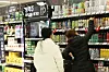 Customers pick beer off a shelf at Emart in Yongsan, Seoul on Tuesday. Beer sales at discount marts surged as lives have been restricted due to Covid-19 social distancing regulations. According to Emart, beer sales last year has jumped 150 percent. In January, they were up 230 percent. [YONHAP]