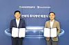 HD Hyundai Marine Solution CEO Lee Ki-dong, left, and SeaVantage CEO Song Hyung-jin pose for a photo after a signing ceremony at SeaVantage's headquarters in Gangnam District, southern Seoul. [HD HYUNDAI MARINE SOLUTION]