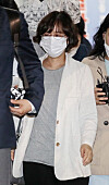 Lim Soon-young, the gender rights adviser to the late Seoul Mayor Park Won-soon, leaves the Seongbuk Police Precinct in central Seoul on Tuesday morning after answering questions about Park's suicide. [NEWS1]