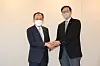 Finance Minister Choo Kyung-ho, left, and Bank of Korea Governor Rhee Chang-yong before the meeting in central Seoul on Monday. [BANK OF KOREA]