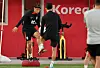 Hwang Hee-chan, left, trains on the field with Hwang In-beom during a training session at Al Egla Training Site in Doha, Qatar on Saturday. Hwang Hee-chan had noticeably skipped field training on Tuesday, just two days before kick off, suggesting that what has been reported as hamstring discomfort may well be serious enough to prevent him from playing. [NEWS1]