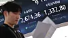 A screen in Hana Bank's trading room in central Seoul shows the Kospi closing at 2,674.36 points on Monday, down 0.85 percent, or 22.87 points, from the previous trading session. The Kosdaq dropped 1.13 percent, or 8.86 points, to 777.47. [NEWS1]