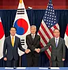 From left, Kim Gunn, special representative for Korean Peninsula peace and security affairs; Sung Kim, U.S. special representative for North Korea; and Takehiro Funakoshi, director general for Asian and Oceanian affairs bureau of the Japanese Foreign Ministry, shake hands during a meeting in Jakarta, Indonesia, on Tuesday. [MINISTRY OF FOREIGN AFFAIRS]