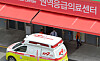 Paramedics from the 119 rescue team wait to transfer a patient to the emergency room at a university hospital in Daejeon on Wednesday as emergency rooms nationwide face overloading due to the ongoing seven-month-long medical strike. [KIM SUNG-TAE]