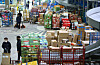 Employees of Incheon Regional Customs separate packages at a logistics center in Incheon on Tuesday. The Korea Customs Service said Monday that it is increasing inspections on overseas packages until the end of the year. The number of packages arriving from overseas are expected to surge during major global retail discount events including China’s Singles Day and Black Friday. [YONHAP]