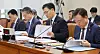 Health and Welfare Minister Cho Kyoo-hong, far right, and officials attend a special parliamentary committee meeting for pension reform at the National Assembly in Yeouido, western Seoul, on April 30. [YONHAP]