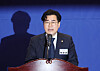 Rep. Park Chan-dae gives an acceptance speech after his election as the new floor leader of the Democratic Party in Seoul on Friday. [YONHAP]