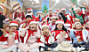 Children dressed as Santas play under artificial snow at the daycare center inside Busanjin District Office, in Busan, on Dec. 23, soaking up the holiday spirit. [NEWS1]