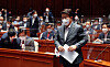 Kwon Seong-dong, floor leader of the People Power Party (PPP), walks to the podium to speak to PPP lawmakers as acting chairman in the National Assembly in Seoul on Monday. The PPP’s ethics committee last week suspended the membership of its chairman Lee Jun-seok for six months over allegations Lee accepted sexual services as a bribe. [NEWS1]