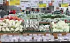 Prices of agricultural goods are rising in Korea. People shop for groceries at a discount mart in Seoul on May 25. [NEWS1]