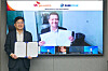 SK geo centric CEO Na Kyung-soo poses with Dustin Olson, CEO of PureCycle Technologies after signing an agreement to establish a joint venture to build a recycling plant in Ulsan. [SK GEO CENTRIC]