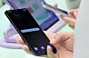 A customer tries out Samsung Electronics' Galaxy S25 Edge at Samsung Gangnam in Gangnam District, southern Seoul, on May 23. [NEWS1]
