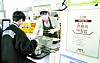 A student lines up for a 1,000-won breakfast at Kyung Hee University's cafeteria in Dongdaemun District, eastern Seoul, in March last year. [NEWS1]