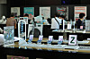 Samsung Electronics’ latest folding models – the Galaxy Z Fold 3 and Galaxy Z Flip 3 – are displayed at the headquarters of mobile carrier KT in central Seoul on Monday. Orders for the models started on Aug. 17 and ran through 23. Media outlets reported that about 450,000 units were ordered. [YONHAP]