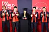 From left: Brazilian football legend and FIFA ambassador Rivaldo, former Korean national team stars Cha Bum-kun and Park Ji-sung, and Korean national team head coach Paulo Bento pose with the World Cup trophy at The Hyundai Seoul in Yeouido, western Seoul on Wednesday. [YONHAP]