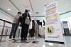 Asiana Airlines passengers are being weighed on a scale on Monday at Gimpo International Airport. The Korean carrier has been weighing passengers on international flights departing from Gimpo from Monday through the end of this month and using the data to distribute the aircraft's weight and enhance operational safety. [YONHAP]