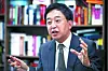 Former ruling party lawmaker Keum Tae-sup is interviewed by the JoongAng Ilbo at his office in the National Assembly in May. He was censured by the Democratic Party for voting across party lines in 2019 over a DP-proposed bill establishing an extraordinary law enforcement body separate from the prosecution to investigate high-level officials, including judges and prosecutors. [OH JONG-TAEK]