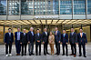 Gov. Bill Lee of the U.S. state of Tennessee, center, takes a photo with executives of Hankook & Company during his visit to the company's headquarters in Pangyo, Gyeonggi, on Oct. 24. [YONHAP]