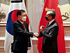 Korean Foreign Minister Chung Eui-yong, left, and Chinese Foreign Minister Wang Yi shake hands ahead of bilateral talks in Xiamen, southeastern China, on April 3. [YONHAP]