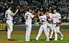 SSG Landers players leave the field after beating the Hanwha Eagles at Daejeon Hanbat Baseball Stadium in Daejeon on Saturday. [NEWS1]
