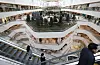 Customers visit The Hyundai Seoul, Korea’s largest department store in Yeouido, western Seoul, before it officially opens on Friday. Themed as a nature-friendly futuristic department store, 49 percent of the space inside The Hyundai Seoul is taken up by as indoor gardens and places to relax. [YONHAP]