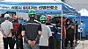 Construction workers line up to take virus tests at a Covid-19 screening center installed at a construction site in Gangnam District, southern Seoul on Friday. [YONHAP]