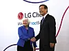 U.S. Treasury Secretary Janet Yellen shakes hands with LG Chem CEO Shin Hak-cheol at LG Science Park in Gangseo District, western Seoul Tuesday. [YONHAP]