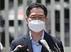 Former South Gyeongsang Gov. Kim Kyoung-soo insists on his innocence in a press conference before being jailed at Changwon Correctional Institution in Changwon, South Gyeongsang, on Monday. Last week the Supreme Court upheld Kim's conviction for online opinion manipulation to help President Moon Jae-in win the 2017 election and his two-year prison sentence. [YONHAP]