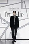 Hwang Min-hyun poses during his solo debut showcase on Monday at the Yes24 Live Hall in eastern Seoul’s Gwangjin District the same day. [PLEDIS ENTERTAINMENT]