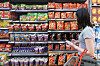 Snacks are displayed in a supermarket in Seoul on Wednesday. Lotte Wellfood and Haitai Confectionery and Foods have announced price reductions for their snacks. [YONHAP]