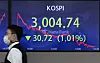 A screen in Hana Bank's trading room in central Seoul shows the Kospi closing at 3,004.74 points on Tuesday, down 30.72 points, or 1.01 percent from the previous trading day. [NEWS1]
