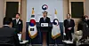 Foreign Minister Park Jin announces the government's compensation on forced labor victims during the Japanese occupation in Seoul on Monday. [YONHAP]