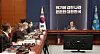 President Moon Jae-in, right, convenes the first National Security Council (NSC) meeting of the new year with key aides at the Blue House in central Seoul Thursday afternoon to discuss Korea’s foreign affairs and security policy following the launch of a new U.S. administration. [JOINT PRESS CORPS]