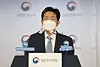 Yang Cheong-sam, head of the investigation team of the Personal Information Protection Commission, speaks during a press conference on Wednesday at the government office in Jongno District, central Seoul, about imposing fines against Google and Meta for a privacy law violation. [YONHAP]