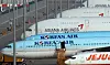 Korean Air Lines and Asiana Airlines aircraft parked at Incheon International Airport on Nov. 16. [YONHAP]