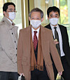 Shigeki Takizaki, director-general at the Japanese Foreign Ministry's Asian and Oceanian Affairs Bureau, enters the Ministry of Foreign Affairs in central Seoul Thursday for his first face-to-face meeting with Korean diplomats in eight months. [YONHAP]