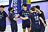 The Incheon Korean Air Jumbos celebrate after beating Suwon KEPCO Vixtorm 3-2 on March 9 at Gyeyang Gymnasium in Incheon. [YONHAP]