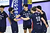 The Incheon Korean Air Jumbos celebrate after beating Suwon KEPCO Vixtorm 3-2 on March 9 at Gyeyang Gymnasium in Incheon. [YONHAP]