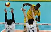 Noumory Keïta of the Uijeongbu KB Insurance Stars attacks Seoul Woori Card WooriWON on Monday at Uijeongbu Gymnasium in Gyeonggi. [YONHAP]