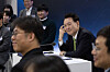 President Yoon Suk Yeol attends the public debate on digital technology at the 2nd Pangyo Techno Valley in Gyeonggi on Tuesday. [PRESIDENTIAL OFFICE]