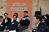 President Yoon Suk Yeol speaks at the town hall meeting in Seongdong District, eastern Seoul, on Thursday. [PRESIDENTIAL OFFICE]