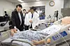 President Yoon Suk Yeol, left, visits Seoul National University Bundang Hospital’s smart simulation center for clinical training after presiding over a public livelihood debate on medical reform at the hospital in Seongnam, Gyeonggi, on Thursday. [PRESIDENTIAL OFFICE]