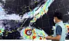 A weather forecast analyst monitors Typhoon Hinnamnor on Thursday at a Korea Meteorological Administration office in Suwon, Gyeonggi. [YONHAP]