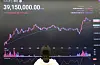 Bitcoin price is displayed on a digital screen operated by cryptocurrency exchange Upbit in Gangnam District, southern Seoul, on Wednesday. Bitcoin slightly recovered Wednesdau after plunging below the $30,000-level Tuesday night. [YONHAP]