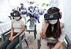 Participants experience virtual job interviews using VR goggles at a job fair held in Nowon District, northern Seoul, Wednesday. The Nowon District office organized the event to provide job consulting and employment opportunities to those struggling to find jobs due to the coronavirus pandemic. A total of 57 companies participated and are expected to hire around 275 people from the event. [YONHAP]