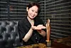 Actor Kim Sun-young shows off the trophy that she received at the Baeksang Arts Award for best supporting actor in the movie 'Three Sisters,' which was released in January last year. [ILGAN SPORTS]