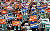 Doctors on strike demonstrate in Yeouido, western Seoul, on Friday to protest the government's plan to turn out more medical students and mandating that a majority of them practice in areas outside Seoul. According to the Health Ministry, 25 percent of hospitals and clinics notified the ministry the day before that they will be participating in the strike. Doctors in emergency rooms and intensive care units reportedly did not join the strike to ensure that patients were guaranteed emergency medical care. [NEWS1]