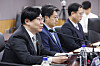 Financial Services Commission Vice Chairman Kim So-young speaks in a meeting to discuss policies aimed to resolve the so-called Korea discount in central Seoul on Tuesday. [YONHAP]