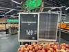 North Korean apples displayed on a supermarket shelf in Russia's Far East, captured by Russian media outlet DVnovosti [SCREEN CAPTURE]