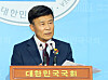 Kim Won-wung, head of the Heritage of Korean Independence (HKI), holds a press conference at the National Assembly on Monday and calls the main opposition United Future Party (UFP) a 'pro-Japan collaborator.'  [YONHAP]
